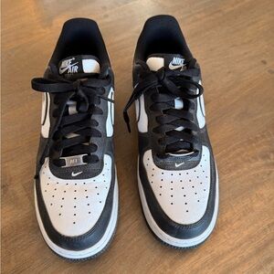 Nike Air Men's Black and White Sneakers
